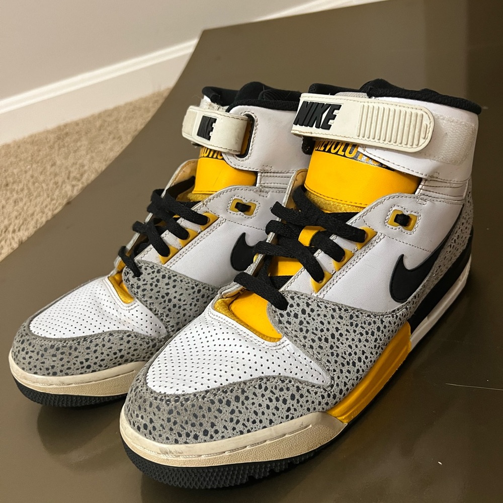 Nike Air Revolution Safari Men’s Sneakers